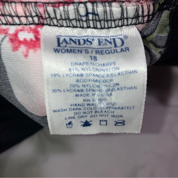 Lands End Sz 18 Colorful Black Red Floral Puckered Underwire Swim Suit Slimming - Picture 7 of 7